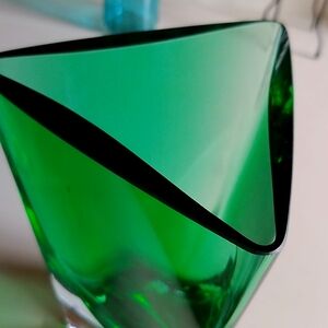 BEAUTIFUL Emerald Green Vase!